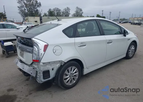 2015 Toyota Prius Plug-In z USA, uszkodzony, nr VIN JTDKN3DP1F3073792